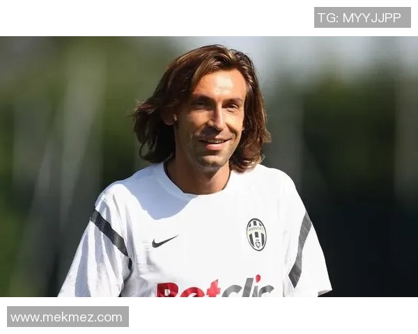 皮尔洛天下足球：探寻足球艺术与战术智慧的完美结合之旅